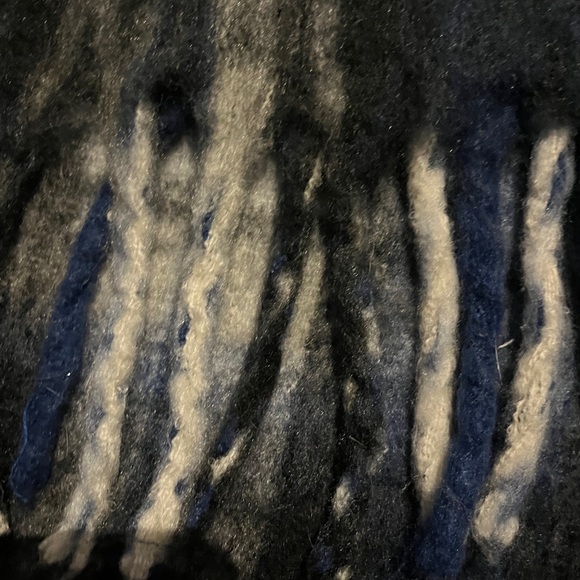 Steve Madden plaid grey and blue large scarf /wrap 86"by15" boho classic tassels - Picture 3 of 5